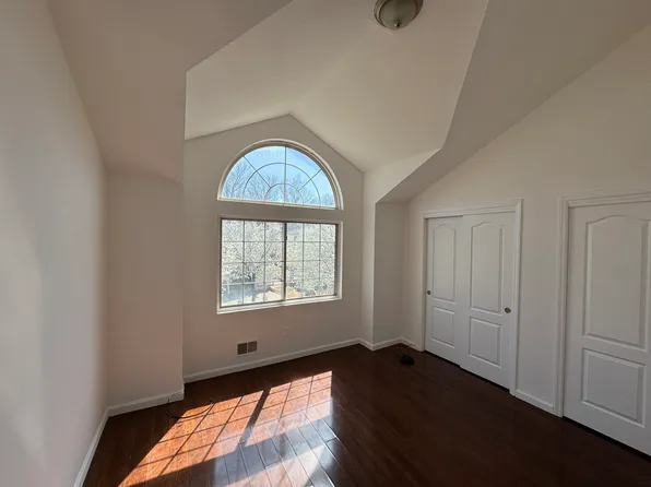 43 Ludwig Ln, Staten Island, NY 10303
