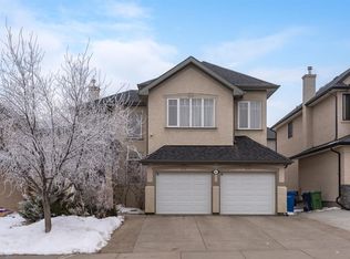 401 E Marina Dr, Chestermere, AB T1X 1V8