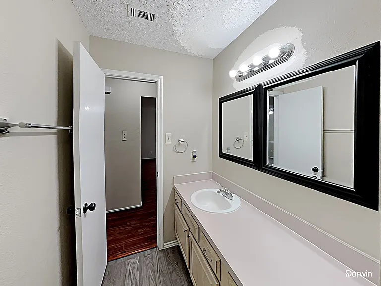 1714 Knob Hill Dr — Photo 12