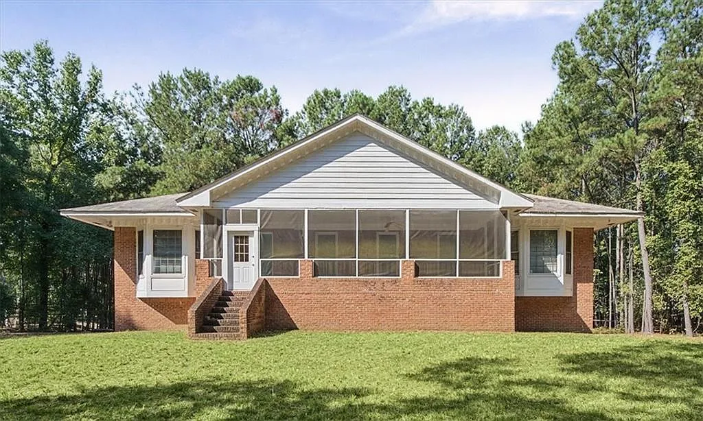 3 bed, 2.0 bath, 1969 sqft, $2,000 — Photo 1