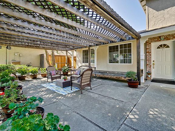 3rd image of 5987 Sutton Park Pl