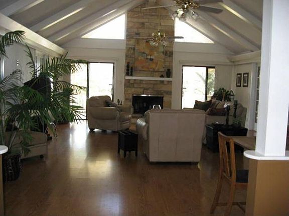 4th image of 131 Lakeway Dr