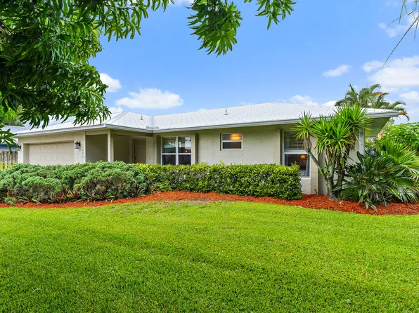 2060 NE Hoya Calle, Jensen Beach, FL 34957