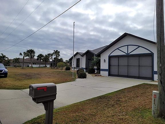 3rd image of 537 W Cashew