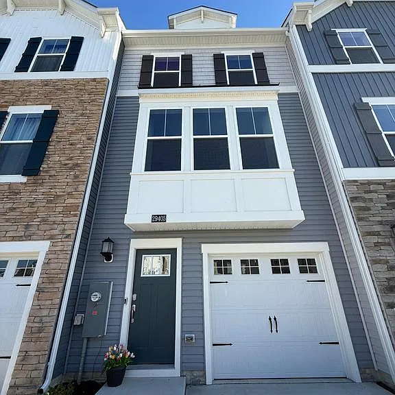 29405 Oxford Dr — Photo 2