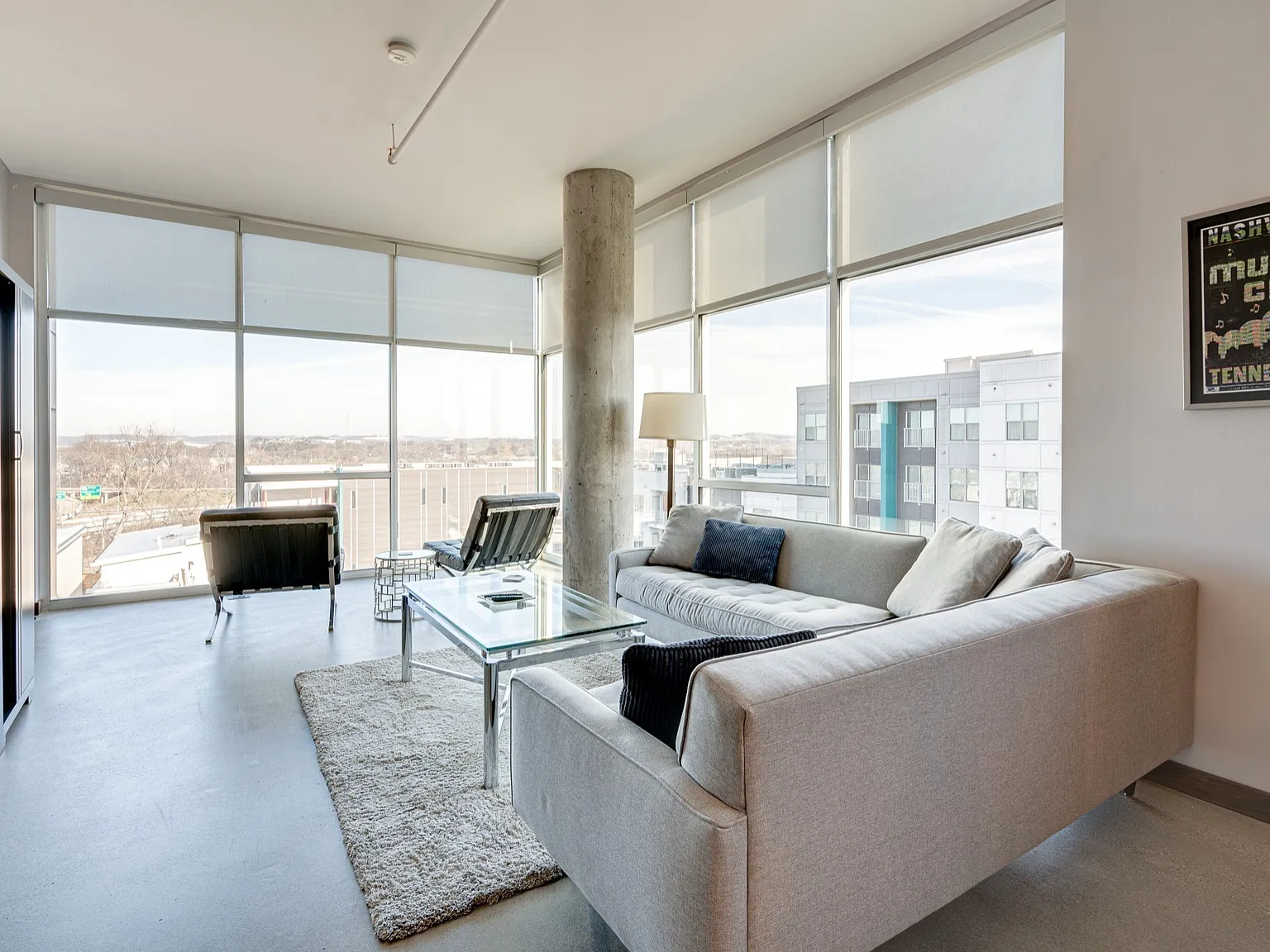 1 bed, 1.5 bath, 1050 sqft, $2,100 — Photo 2