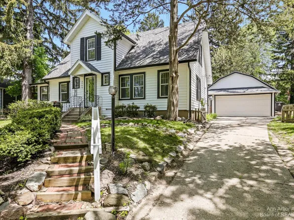 2209 Ferdon Rd, Ann Arbor, MI 48104