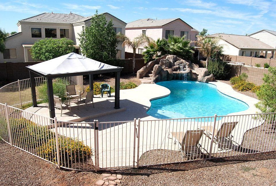 Backyard Pool Oasis