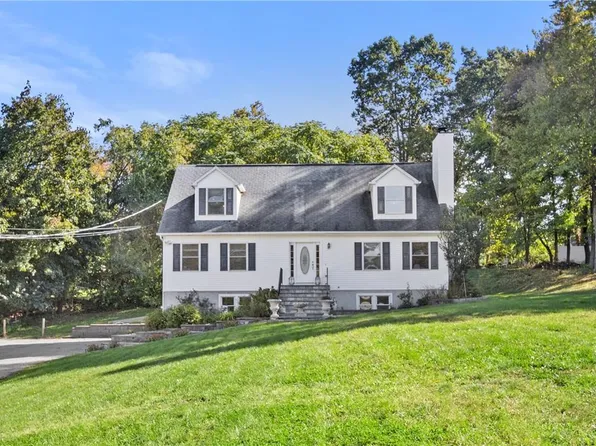 22 Elm Road, Lake Peekskill, NY 10537