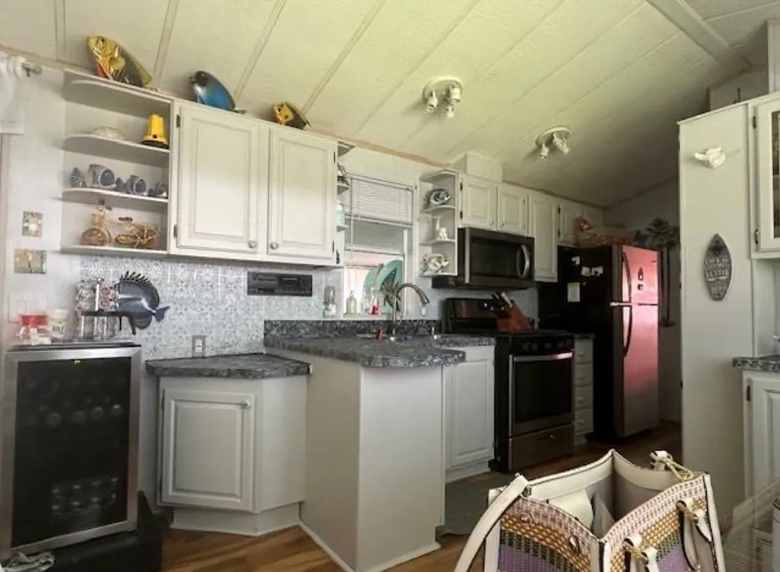 1 bed, 408 sqft, $2,300 — Photo 3