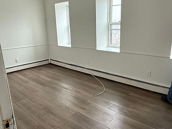 3rd image of 950 Saint Paul St #3