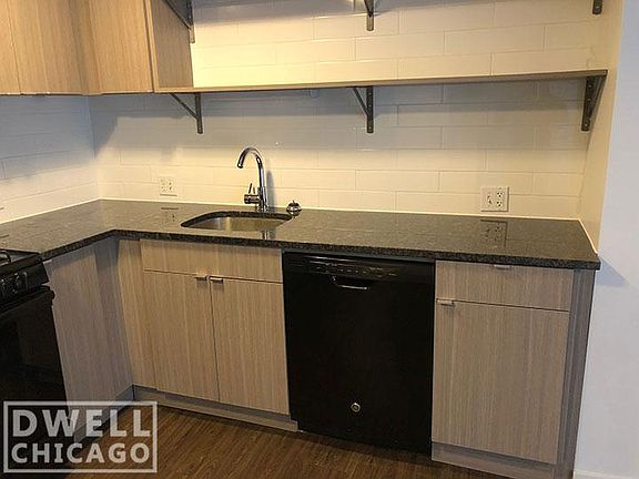 3rd image of 5401 N Winthrop Ave #5411219