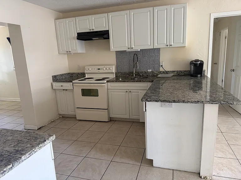 3806 W Tyson Ave — Photo 5