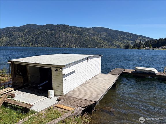 4th image of 1054 Lake Whatcom Boulevard