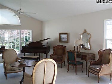 4th image of 812 Holly Oak Ln