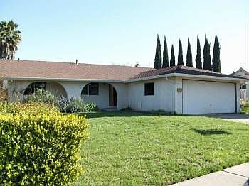 1st image of 290 Honeysuckle Dr
