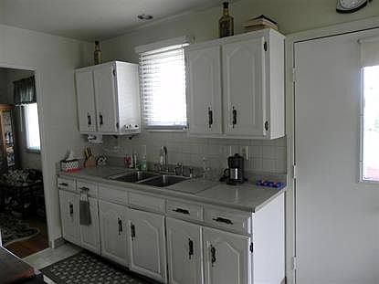 2nd image of 1106 Victory Ave