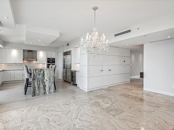 5th image of 789 Crandon Blvd APT 905