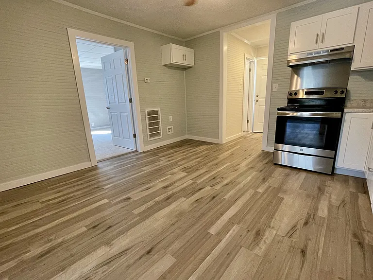 218 Broadway St — Photo 5