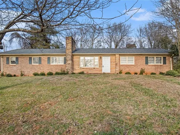 382 Skyland Dr, Cornelia, GA 30531