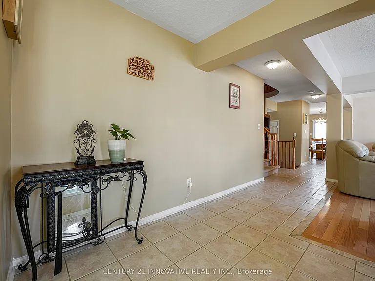 14 Middlecote Dr — Photo 3