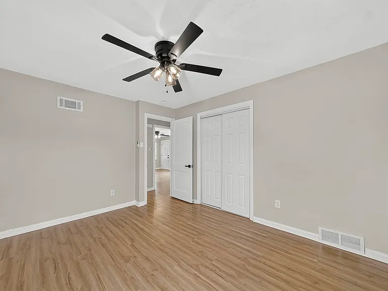437 Warfield Ave — Photo 20