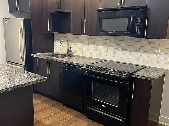 4th image of 28 Linden St #1605