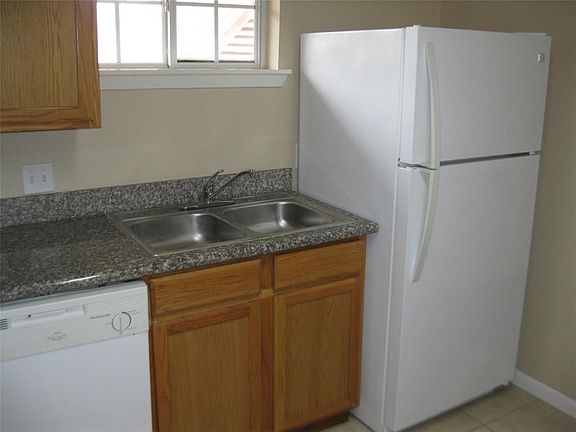 5th image of 3010 Oakdale St APT 4