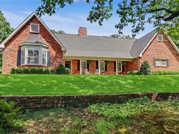 1134 N Crossover Rd, Fayetteville, AR 72701