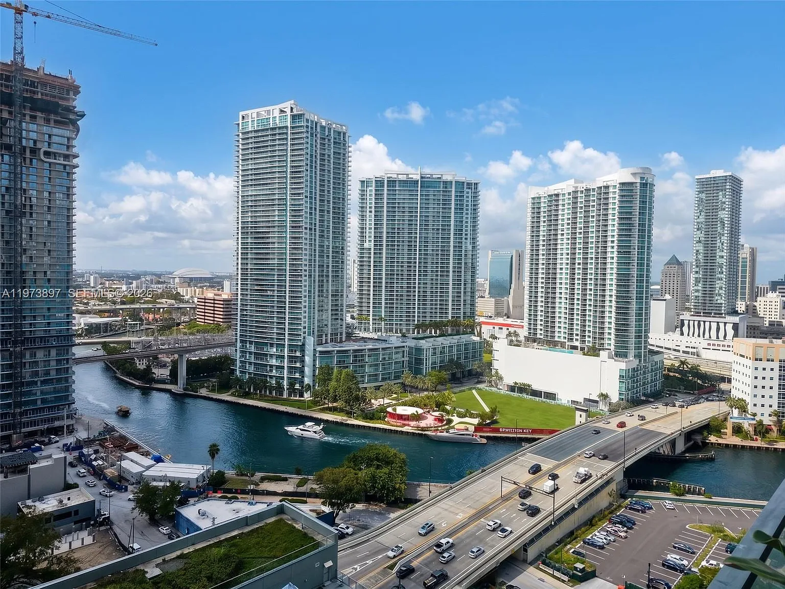 Reach Condo — Photo 1