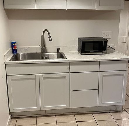 Sink, Microwave included