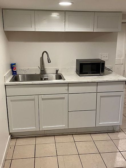 Sink, Microwave included