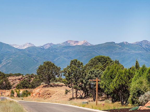 4th image of 3120 E Horse Mountain Cir