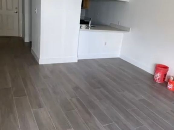 5th image of 102 SW 6th Ave APT 609