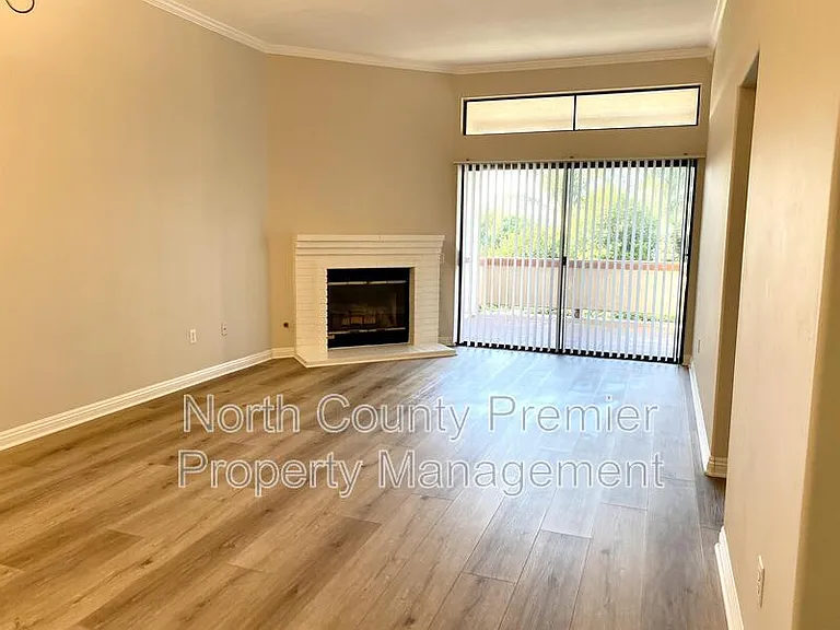 2850 Englewood Way — Photo 2