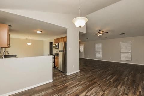 4th image of 2617 Bennington Ct #1