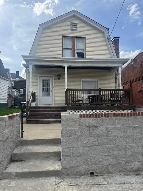 610 Main St photo 1