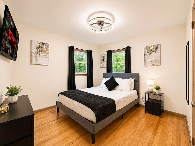 Thelma St — Photo 6