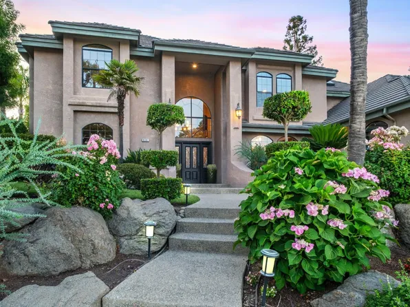 9381 N Woodmont Dr, Fresno, CA 93720