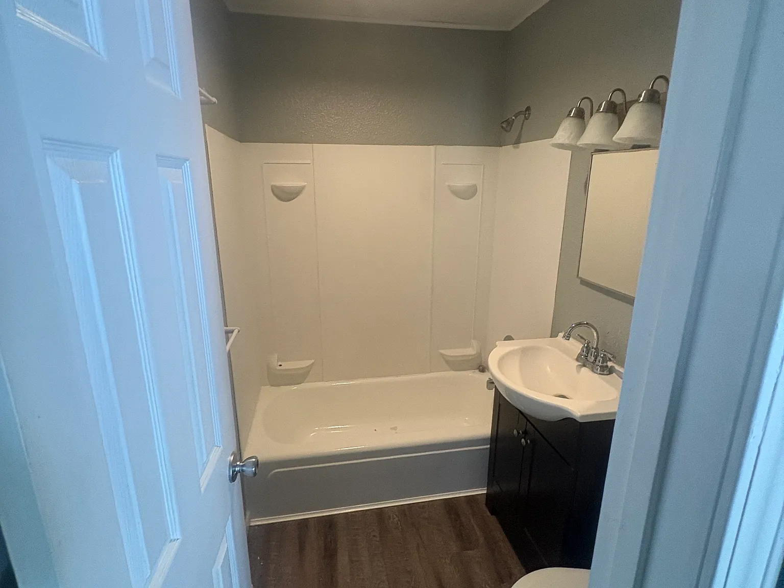 3 bed, 1056 sqft, $1,025 — Photo 1