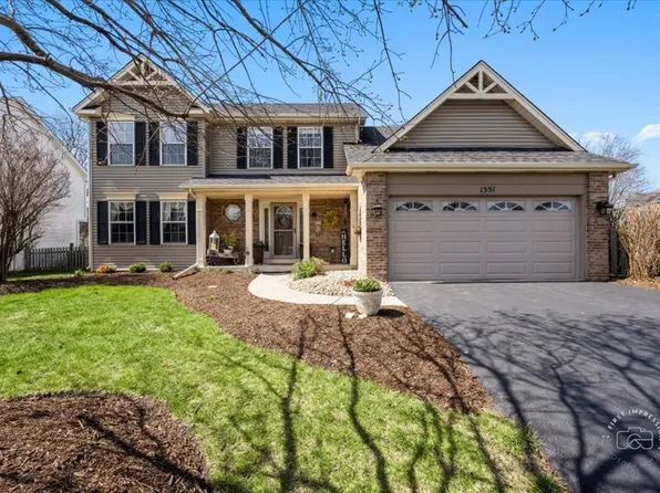 1351 Fox Hill Ct, North Aurora, IL 60542