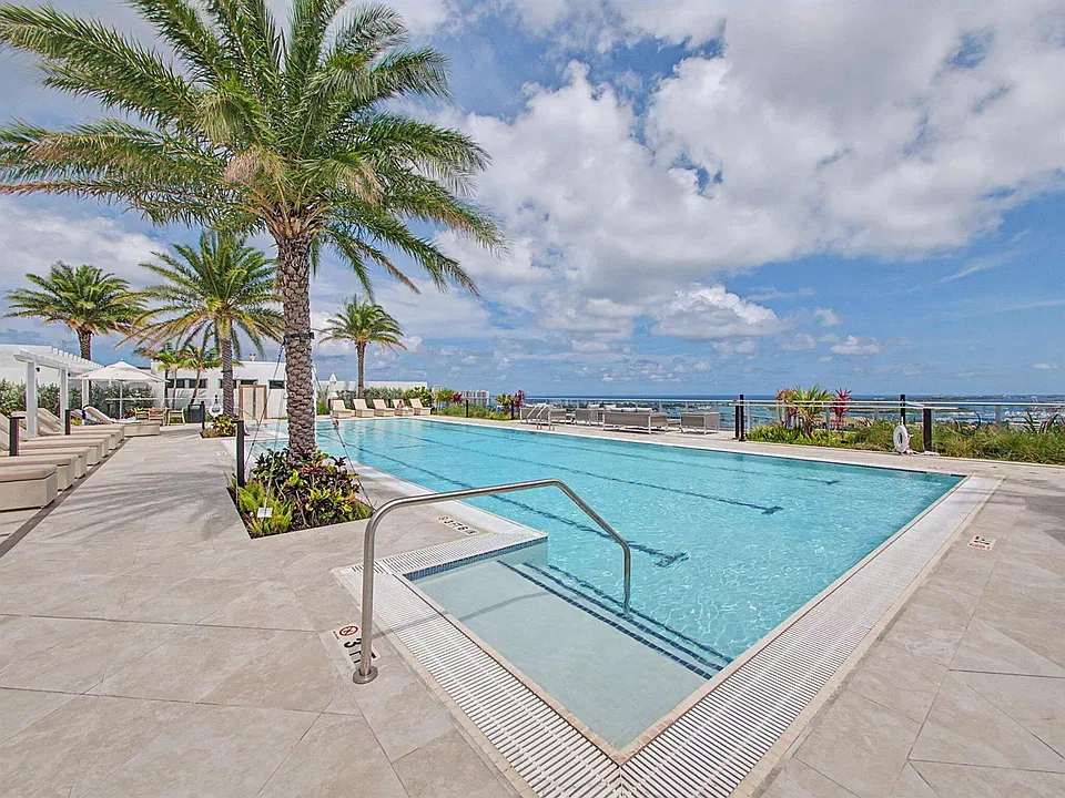220 Lake Shore Dr #621