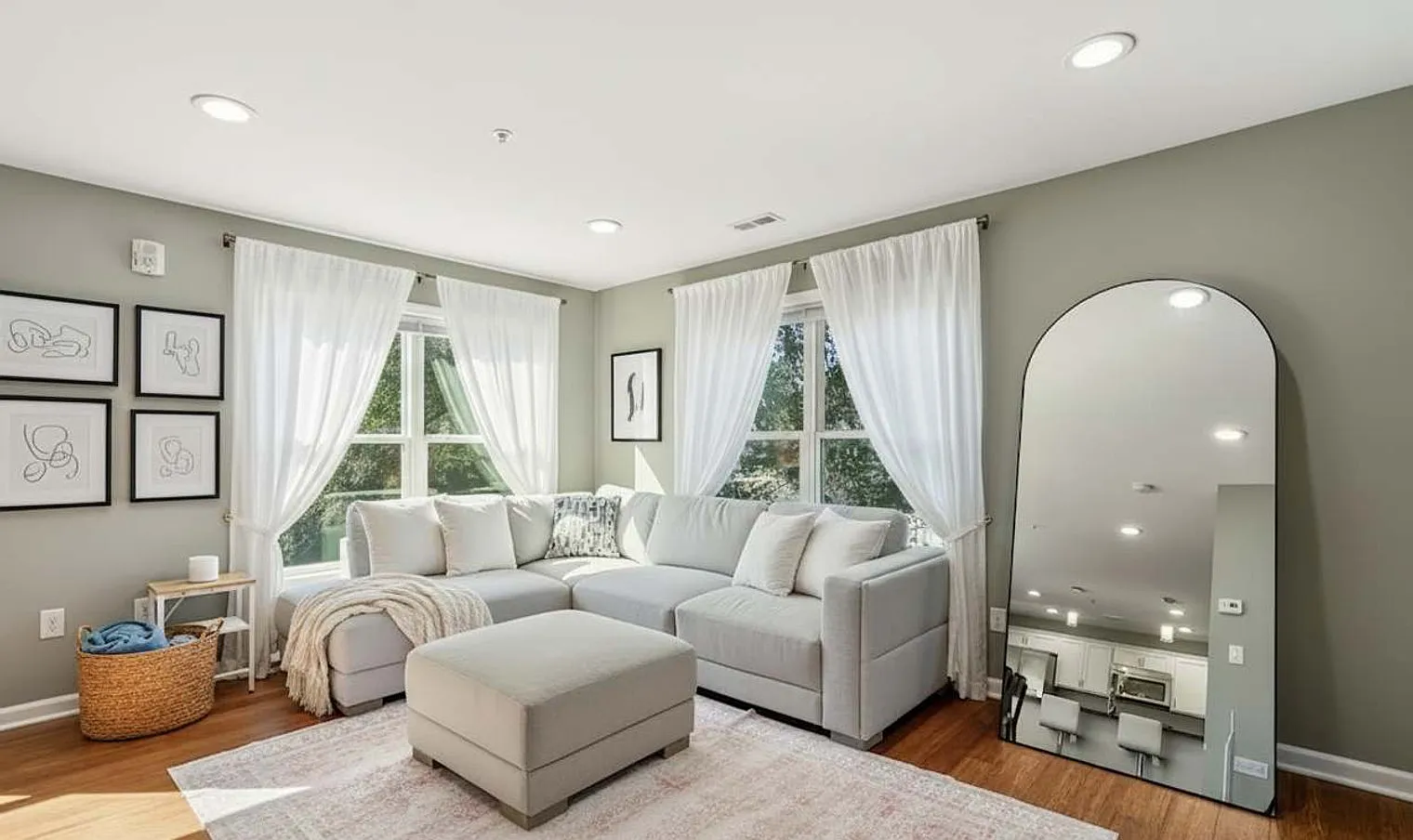 1 bed, 1.0 bath, 2206 sqft, $1,201 — Photo 1