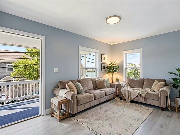 4th image of 26 Bay St Floor 1