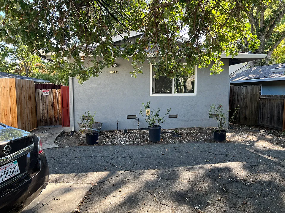 2733 Walnut Blvd