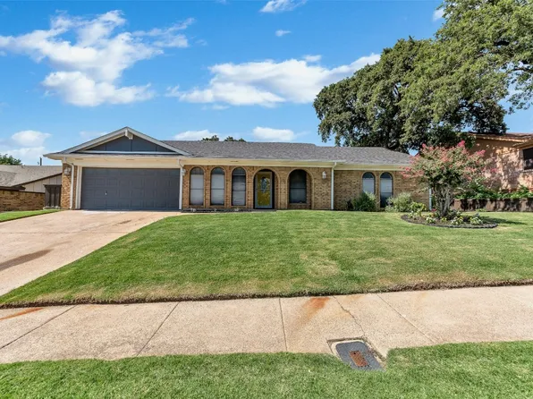 704 Springhill Dr, Hurst, TX 76054