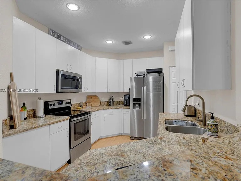 899 Phoenix Way — Photo 7