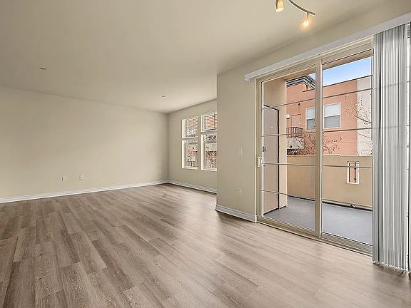 4th image of 738 S Los Angeles St #1