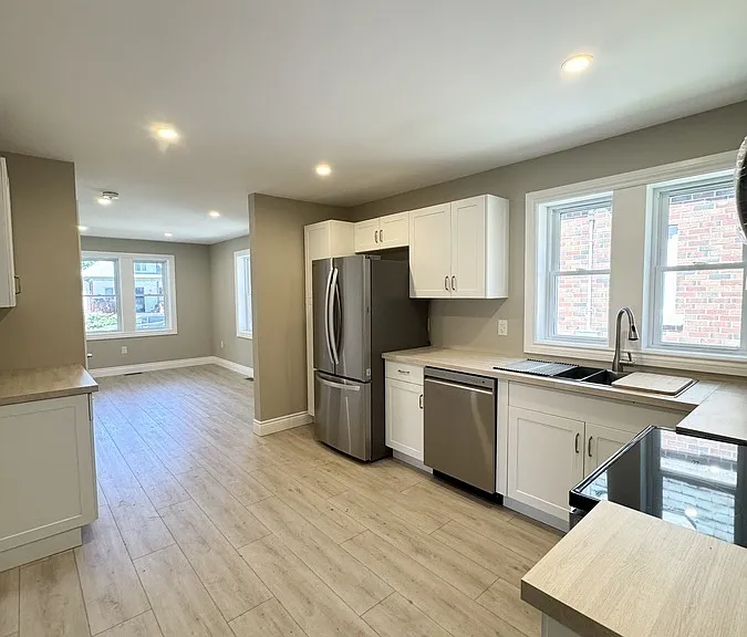 1296 Laurendeau Ave — Photo 31