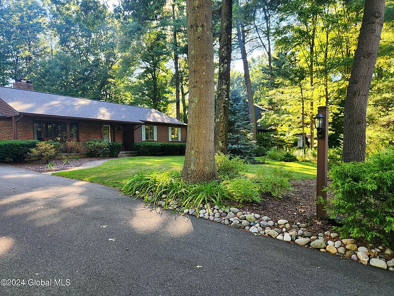 2nd image of 5 Robinwood Drive